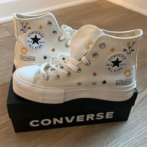 Brand new, never worn Women’s 6.5 converse